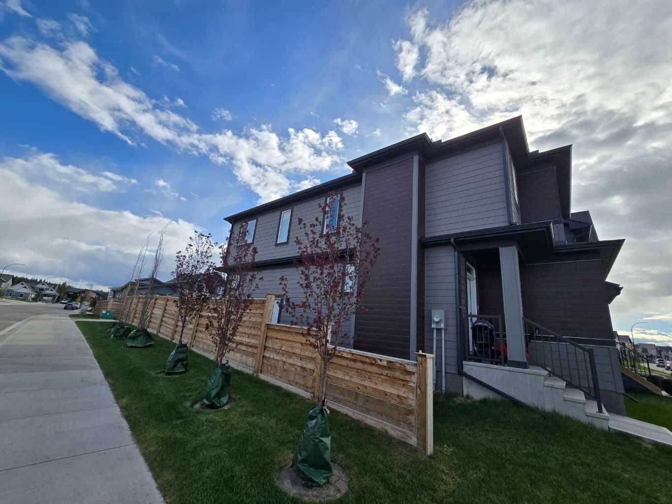 Property Photo: 431 Rowmont Boulevard NW AB T3L 0L3