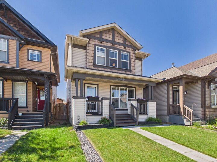 Property Photo: 2049 New Brighton Gardens SE AB T2Z 4X4
