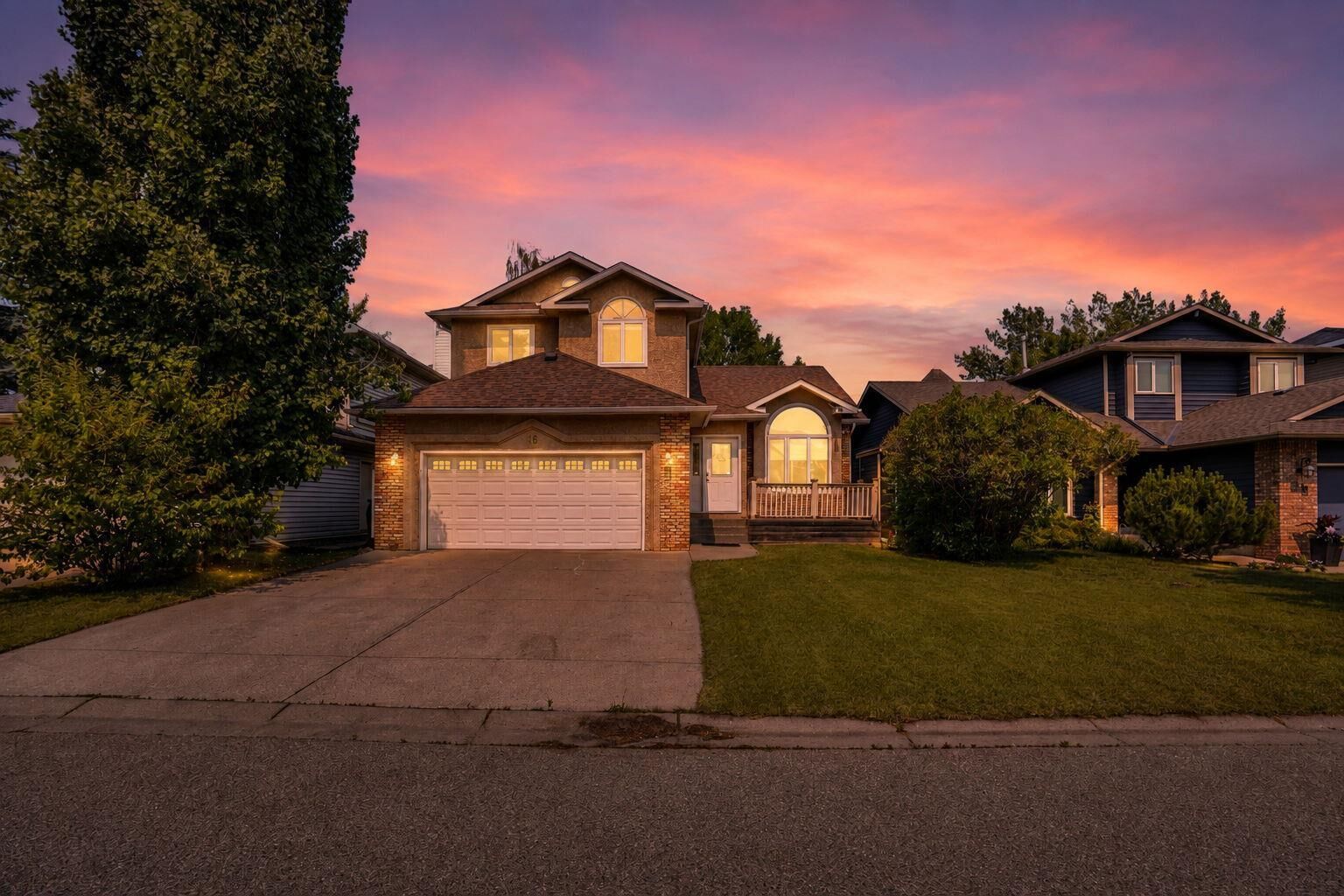 Property Photo:  16 Sun Harbour Crescent SE  AB T2X 3B1 