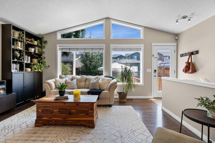 Property Photo:  38 Auburn Bay Gardens SE  AB T3M 0K3 