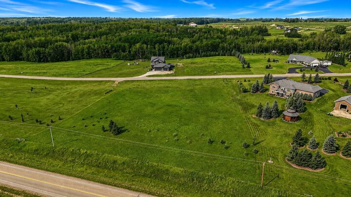Property Photo:  12 Bruhn Bend  AB T0C 2J0 
