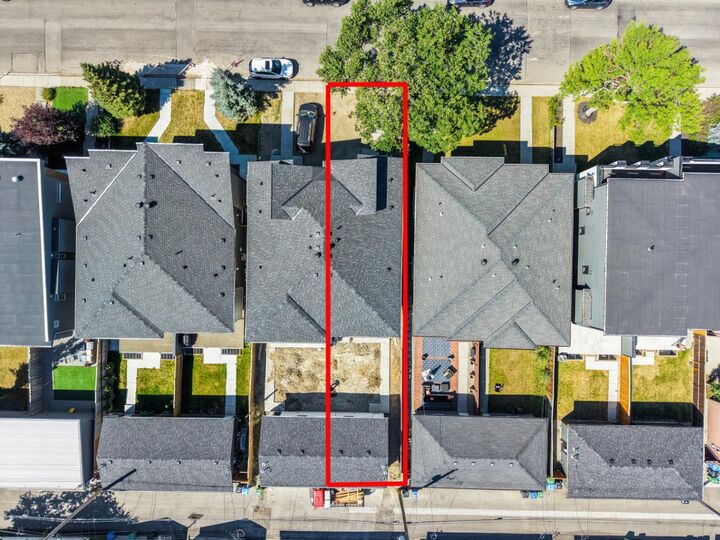 Property Photo: 5014 22 Street AB T2T 5G9