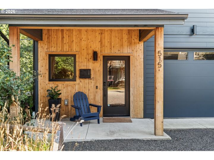 Property Photo:  515 N Hemlock St  OR 97110 