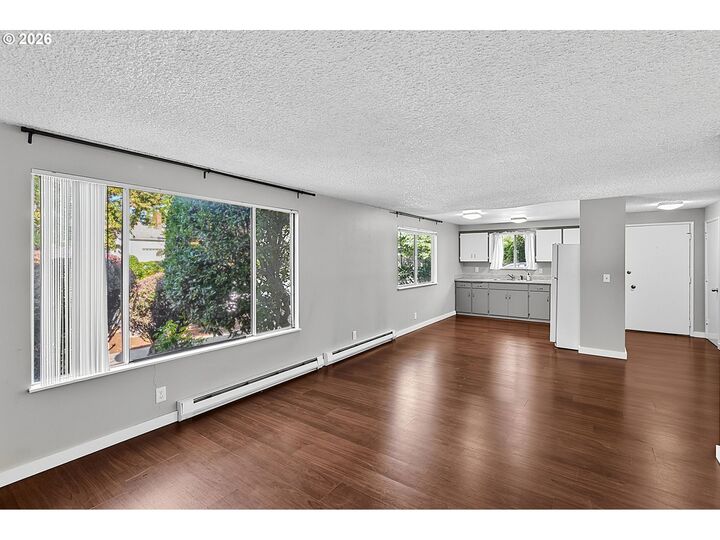 Property Photo:  945 Madison St  OR 97402 