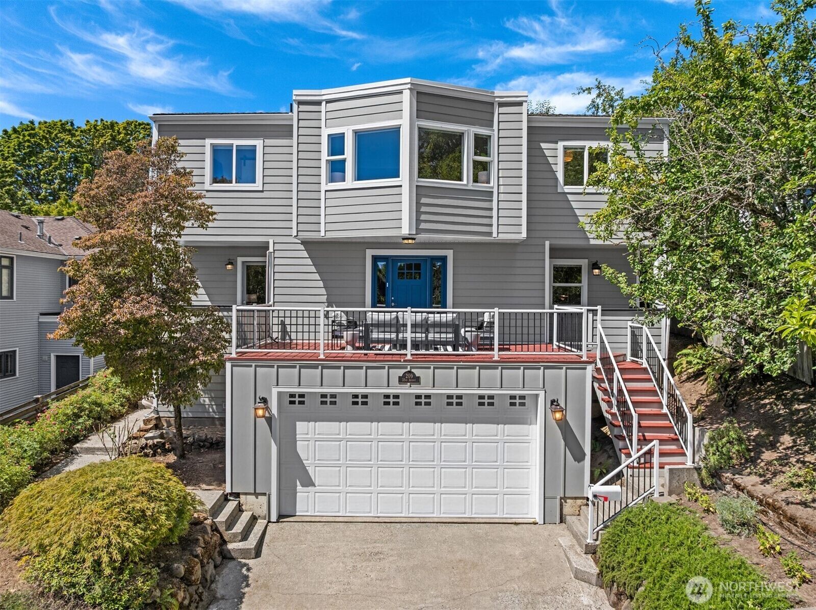 Property Photo:  209  32nd Avenue  WA 98122 