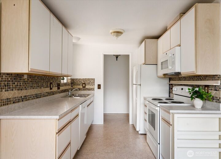 Property Photo: 4511 Woodland Circle WA 98277