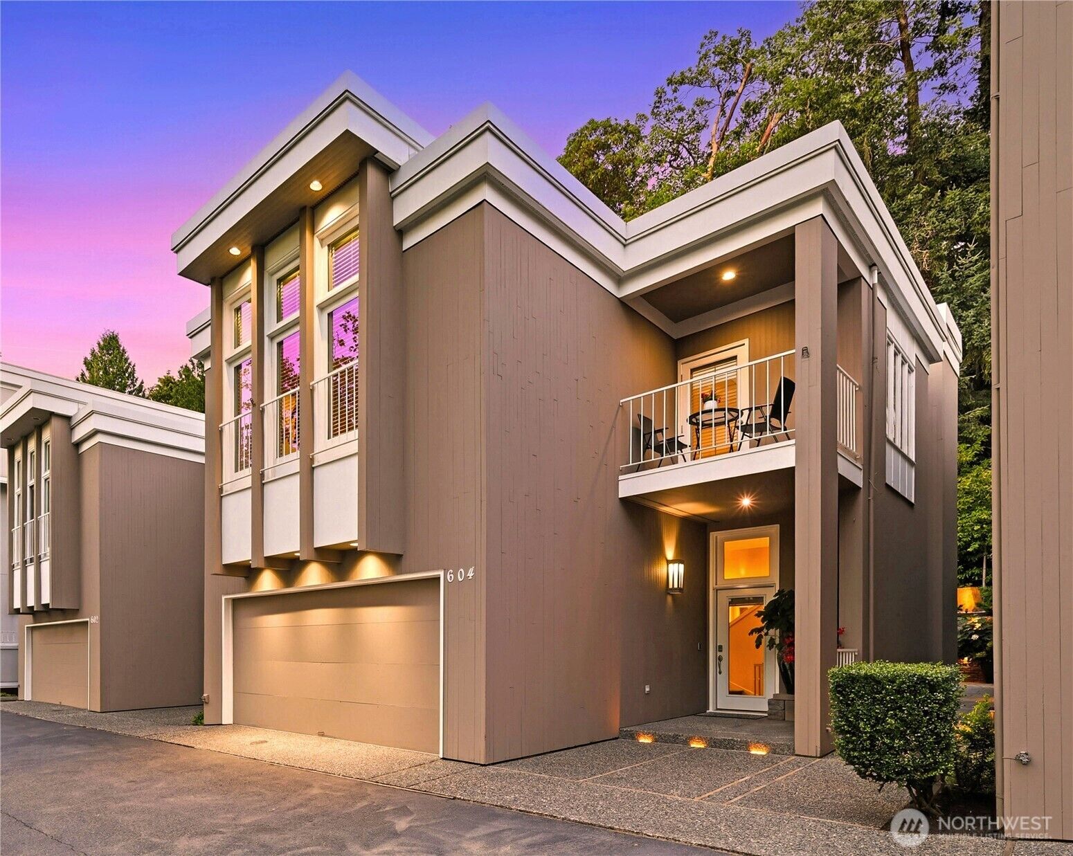 Property Photo: 604 Bellevue Way SE WA 98004