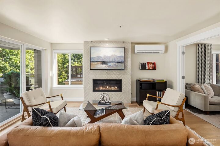 Property Photo: 2334 Thorndyke Avenue W 301 WA 98199