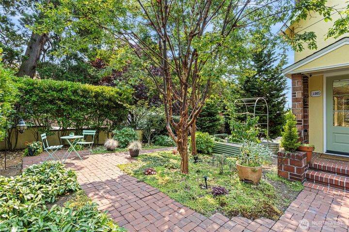 Property Photo: 4403 4th Avenue NW WA 98107