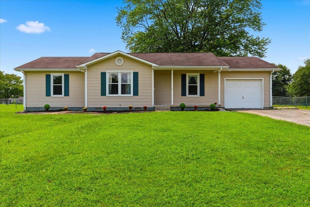 Property Photo:  43 Colin Powell Court  KY 42104 