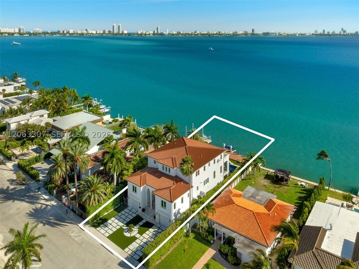 Property Photo: 1460 S Treasure Dr FL 33141
