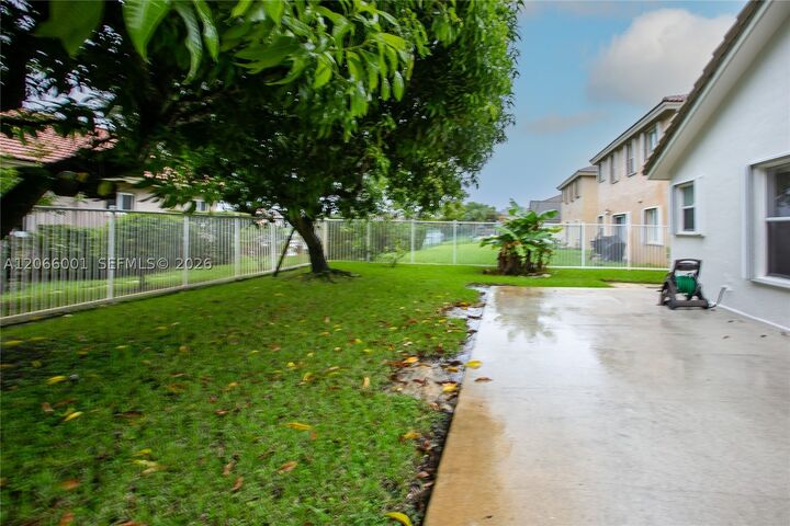 Property Photo:  474 SW 205th Ave  FL 33029 