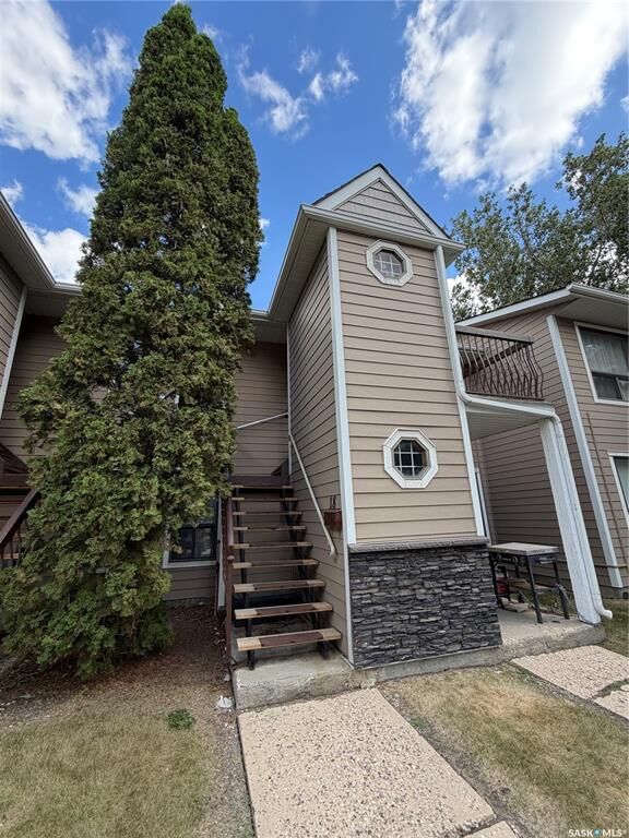 Property Photo:  18 Cedar Meadow Drive  SK S4X 3J6 