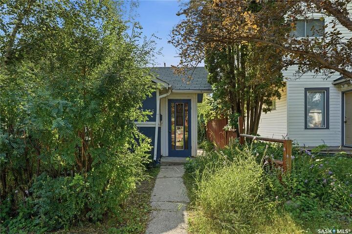 Property Photo: 1015 J Avenue N SK S7L 2L3