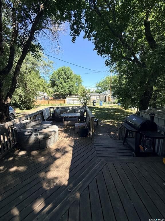 Property Photo:  609 King Street S  SK S4A 1K9 