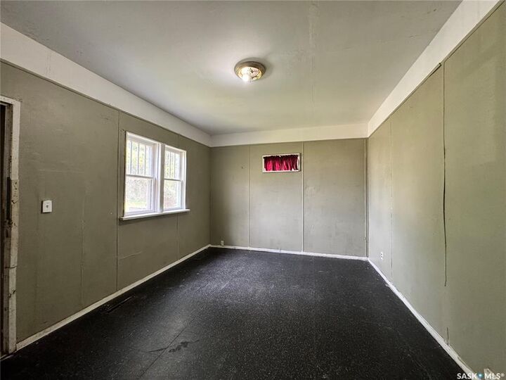 Property Photo: 855 2nd Street E SK S6V 0G2