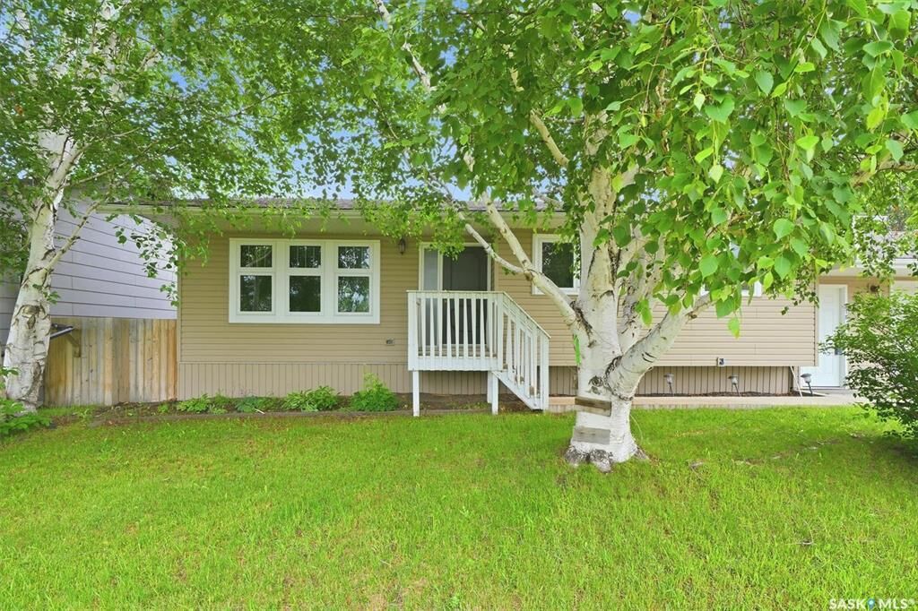 Property Photo:  418 North Railway Street  SK S0K 4S0 