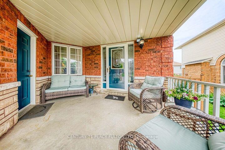 Photo de la propriété:  589 Blackwood Boulevard  ON L1K 2N4 