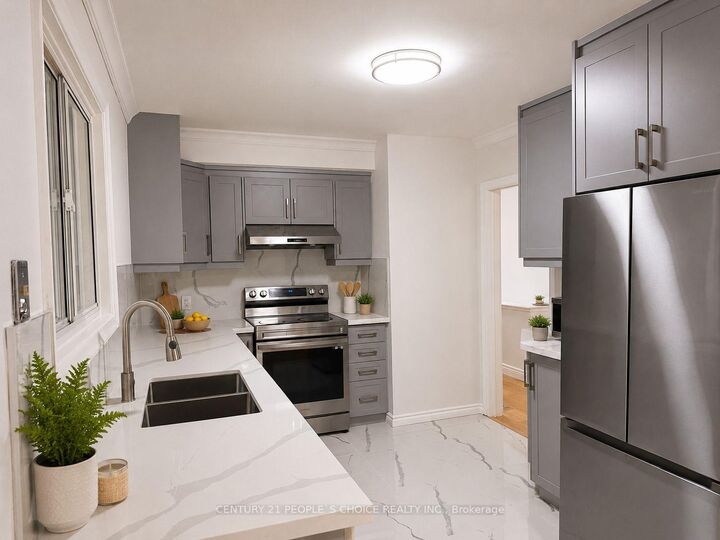 Property Photo: 5 Mid Pines Road ON M1G 2L5
