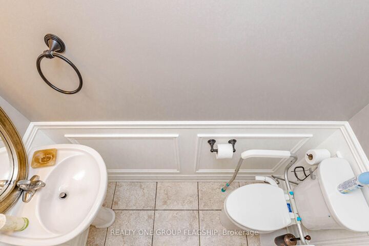 715 Casarin Crescent — photo 1