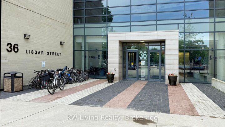 Property Photo:  36 Lisgar Street 1011E  ON M6J 0C7 