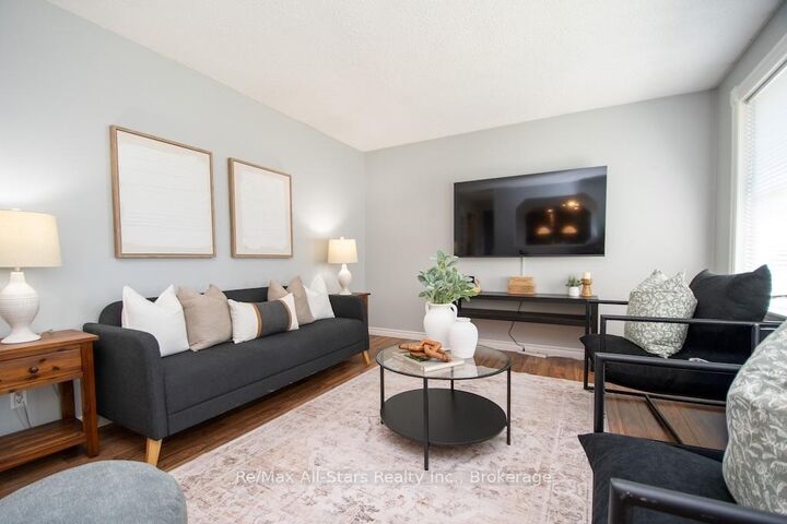 Property Photo:  4 Daniel Court  ON K9V 4Z9 