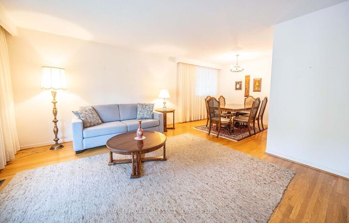 Property Photo:  1434 Leda Avenue  ON L5G 4B7 