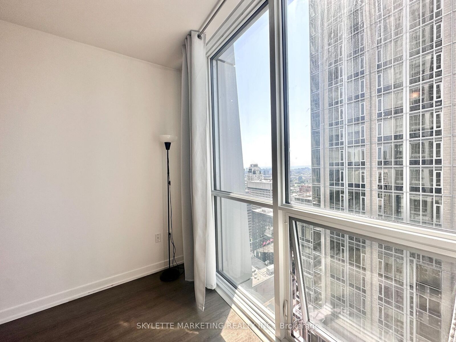 Property Photo:  1 Yorkville Avenue 3403  ON M4W 0B1 