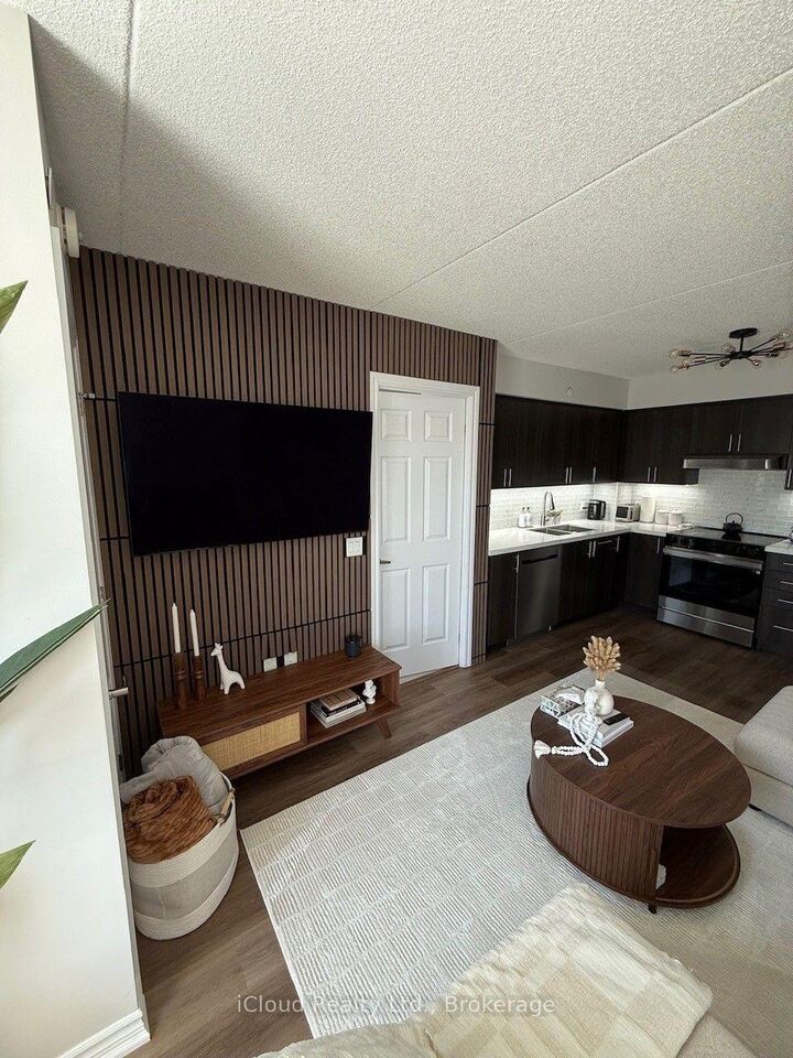 716 Main Street E 210 — photo 1
