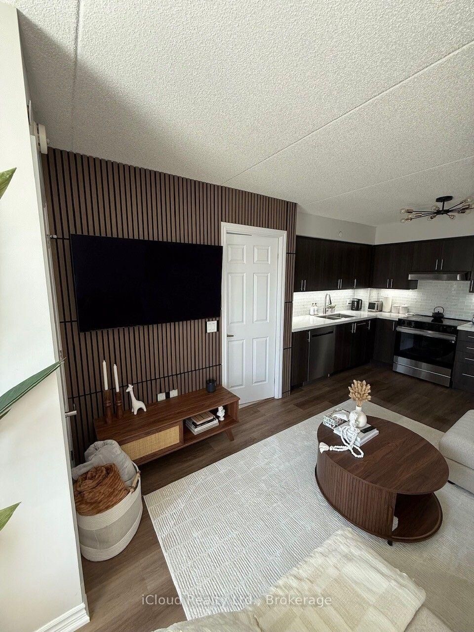 Property Photo: 716 Main Street E 210 ON L9T 3P6