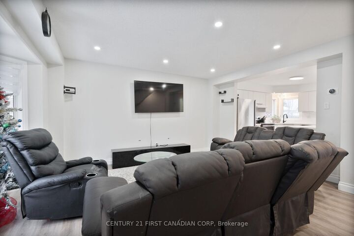 Property Photo:  345 Banbury Crescent  ON N5Z 4V1 