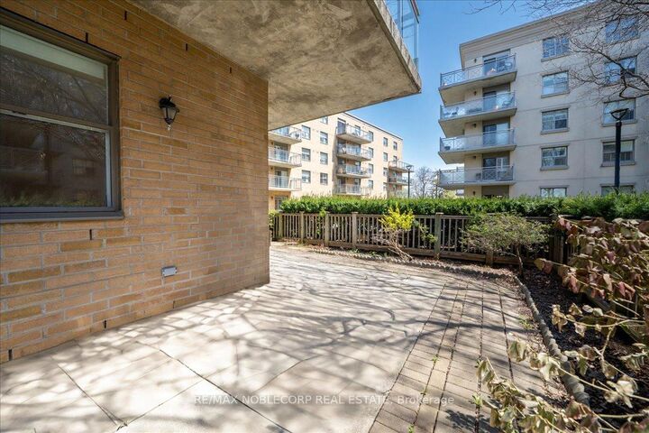 Property Photo:  2502 Rutherford Road 111  ON L4K 5N6 