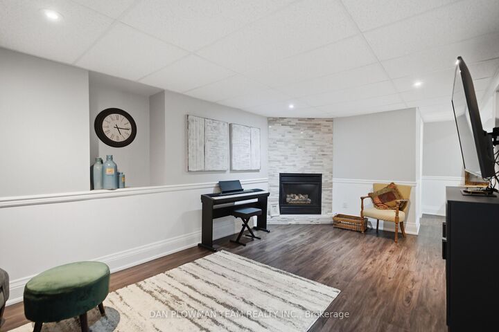 Property Photo:  1 Murkar Crescent  ON L1N 8Y4 