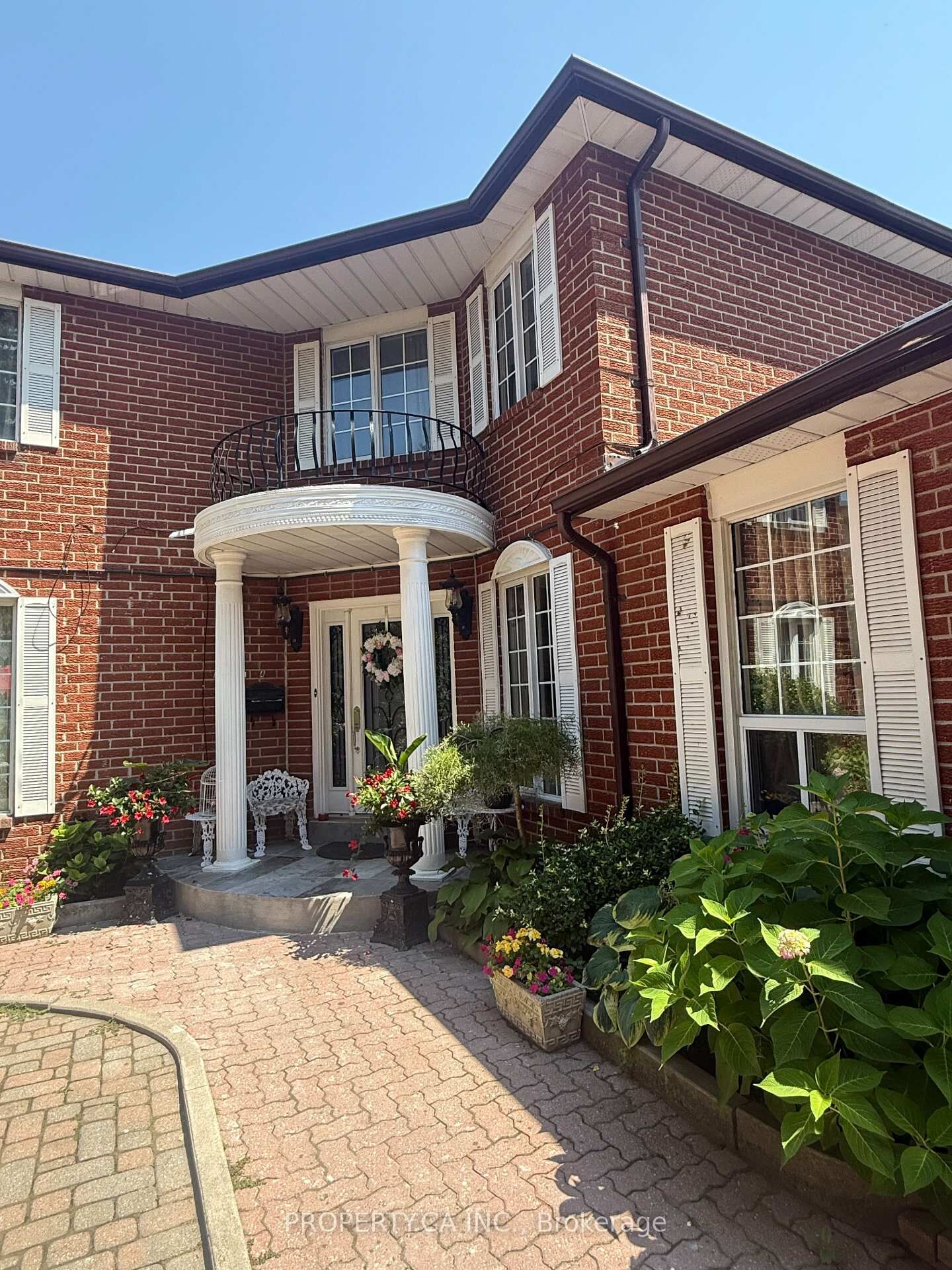 Property Photo:  4099 Fieldgate Drive #Room 2  ON L4W 2C6 