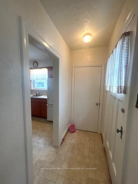 Property Photo:  6 Hiawatha Parkway Upper Level  ON L5G 3R7 