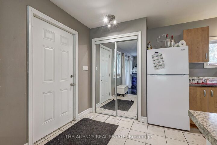 129 Oxford Street W — photo 1
