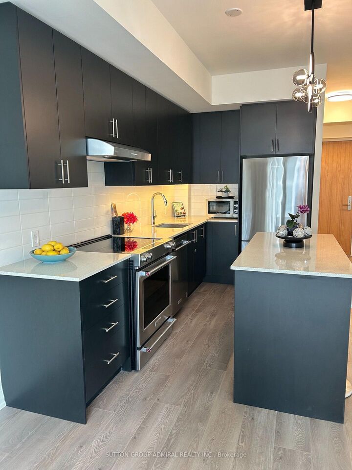 Property Photo:  8960 Jane Street 1919  ON L4K 2M9 