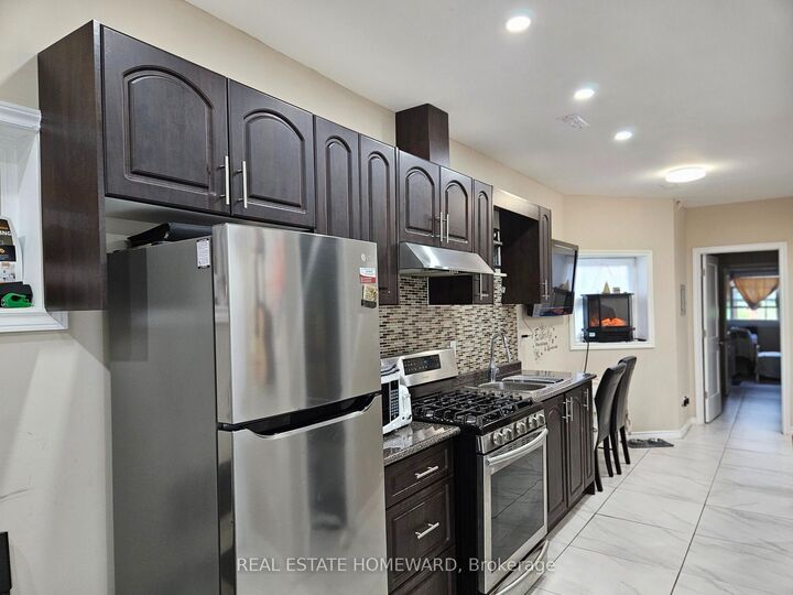 Property Photo:  141 Coxwell Avenue Lower  ON M4L 3B4 