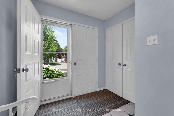 Property Photo: 86 Trillium Crescent ON L4N 5K3