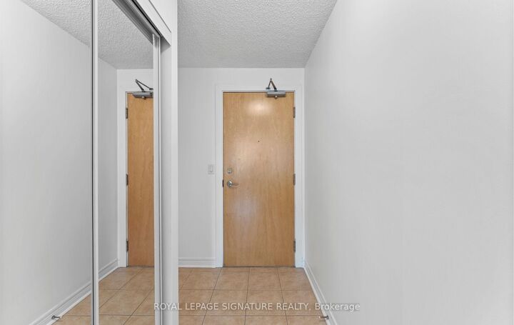Property Photo:  212 Eglinton Avenue E 1411  ON M4P 0A3 