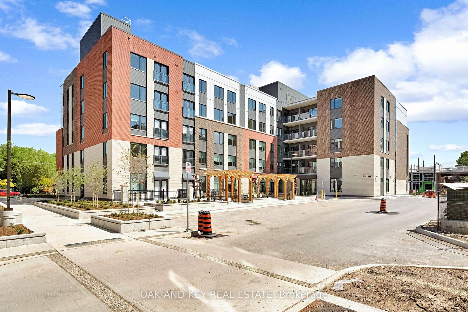 Property Photo:  385 Hill Street 101  ON N6B 1E4 