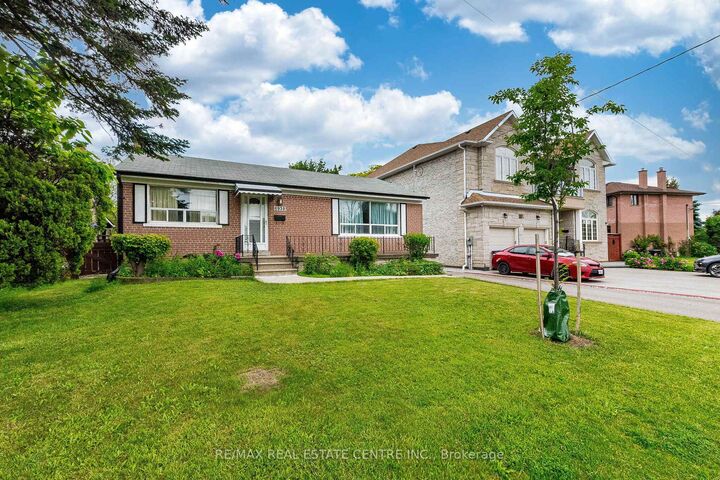 Property Photo:  6939 Justine Drive  ON L4T 1M4 