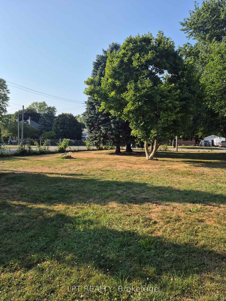 Property Photo:  19 John Park Line Tupperville  ON N0P 2M0 