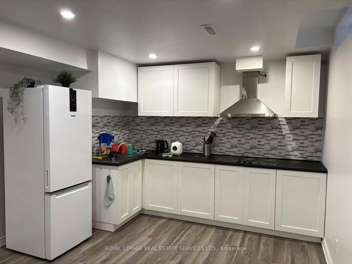 Property Photo:  1966 Kempton Park Drive Bsmt-2  ON L5M 2Z7 