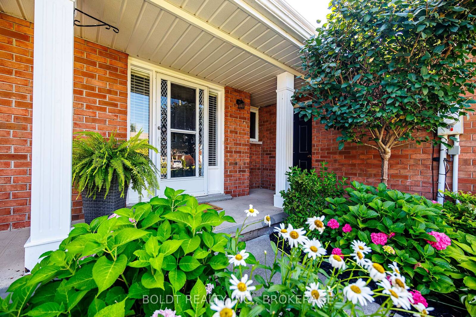 Property Photo: 86 Devine Crescent ON L2V 5A4
