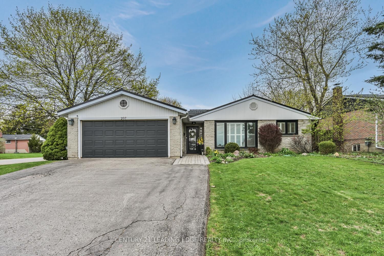 Property Photo: 207 Yeates Avenue ON L4N 4C5
