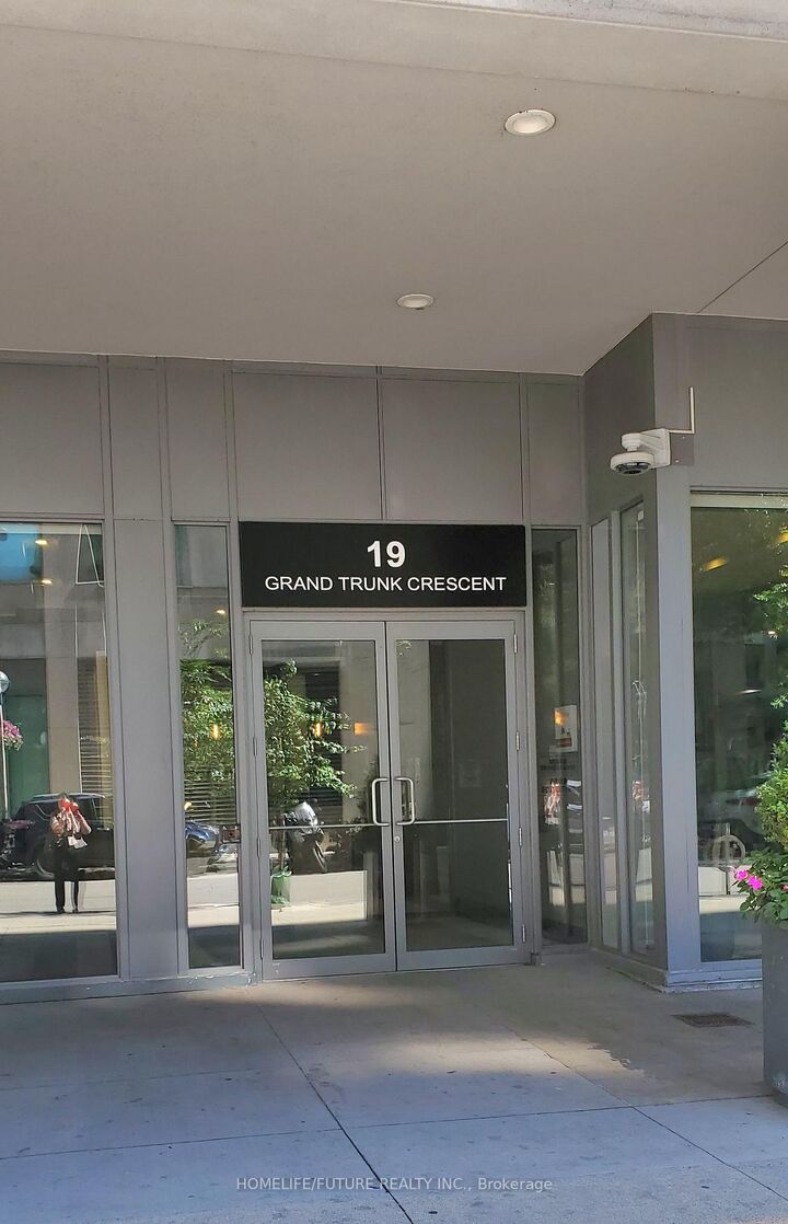 Property Photo:  19 Grand Trunk Crescent 1109  ON M5J 3A3 