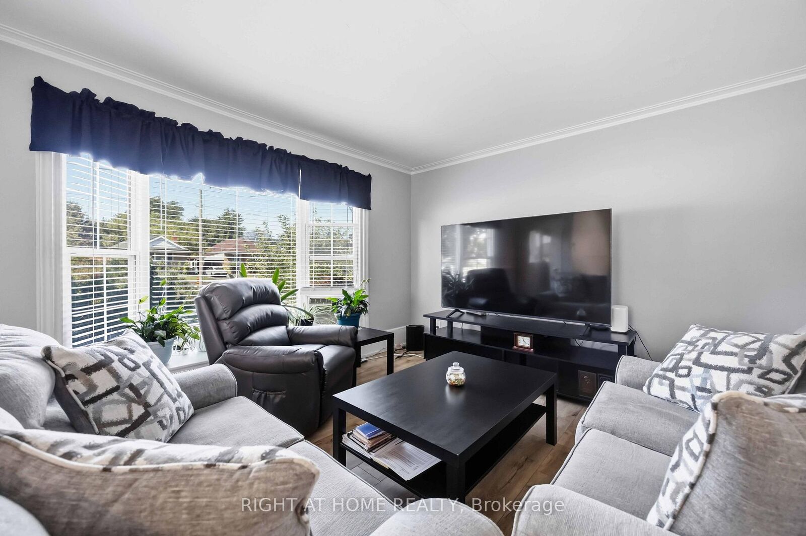 Property Photo:  1351 Warden Avenue  ON M1R 2R9 