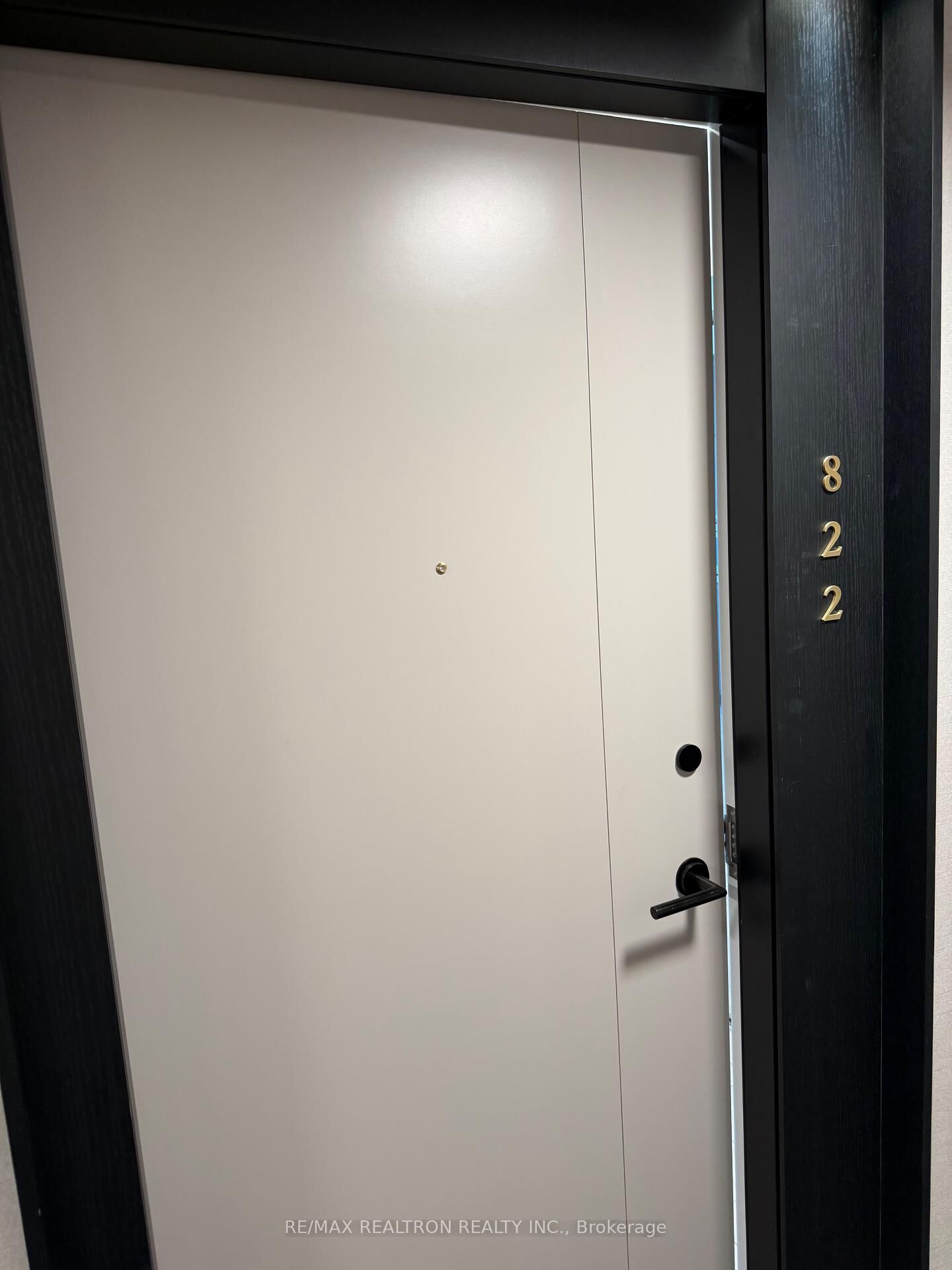 Property Photo:  858 Dupont Street 822  ON M6G 0C1 