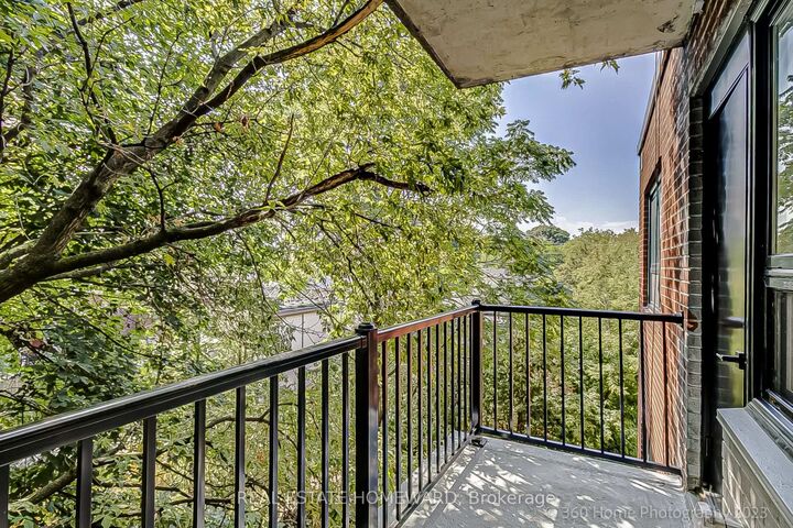 Photo de la propriété:  419 Woodbine Avenue 10  ON M4L 3P7 
